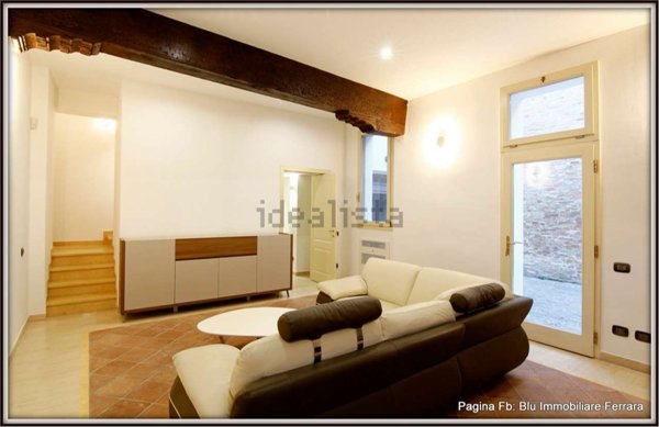 casa indipendente in vendita a Ferrara in zona Centro Storico