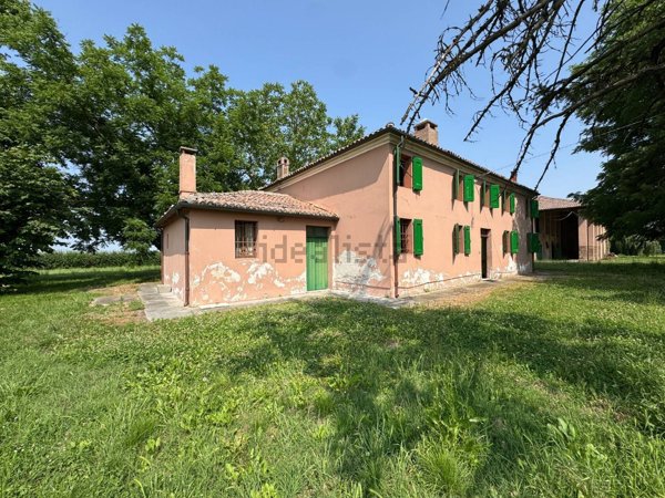 casa indipendente in vendita a Ferrara in zona San Martino