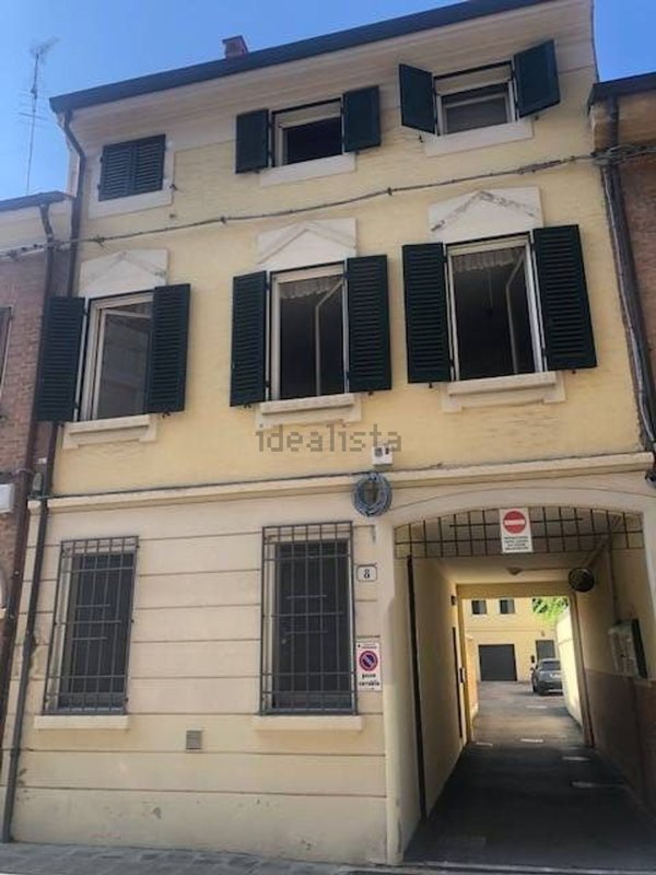 casa indipendente in vendita a Ferrara in zona Centro Storico