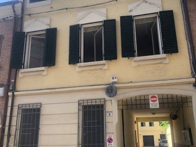 casa indipendente in vendita a Ferrara in zona Centro Storico