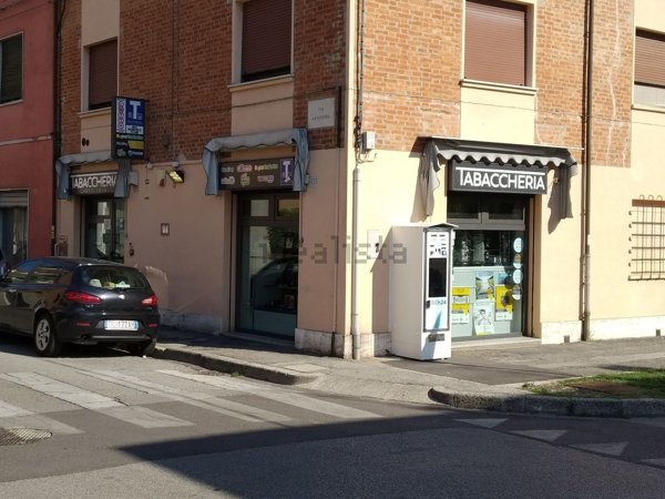negozio in vendita a Ferrara