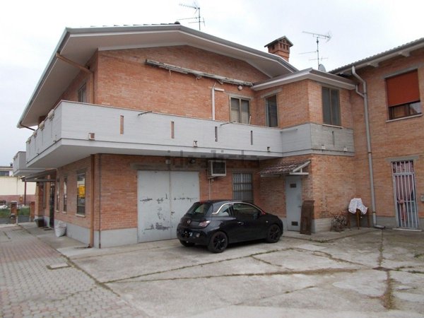 casa indipendente in vendita a Ferrara