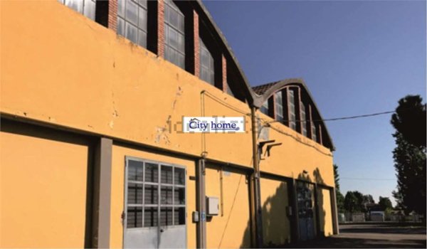 locale di sgombero in vendita a Ferrara