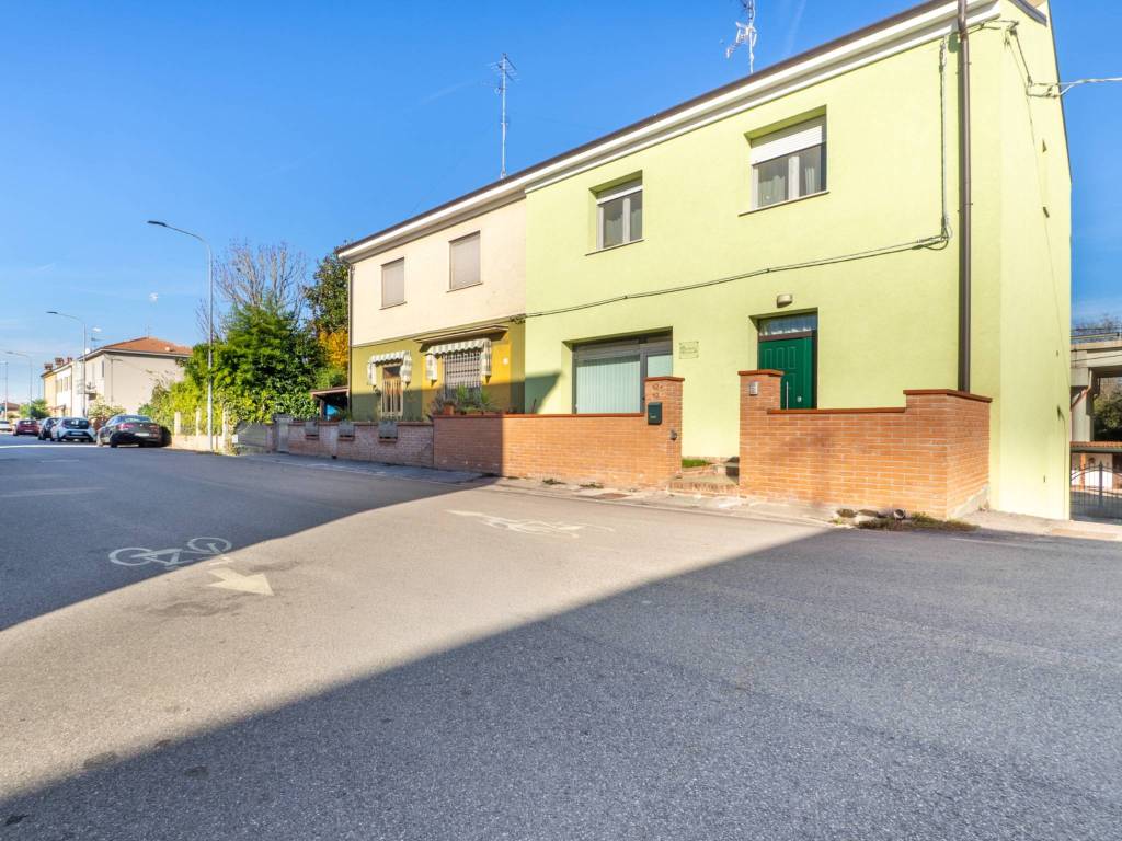 casa indipendente in vendita a Ferrara in zona Porotto / Cassana
