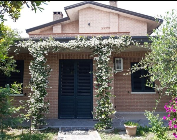 casa indipendente in vendita a Ferrara in zona Quartiere Giardino / Acquedotto