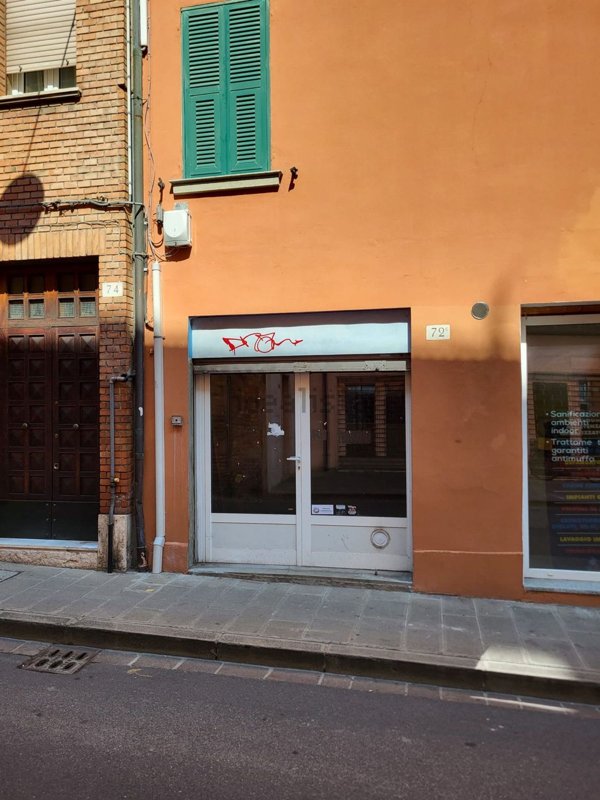 negozio in vendita a Ferrara