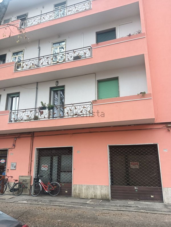 locale commerciale in vendita a Ferrara