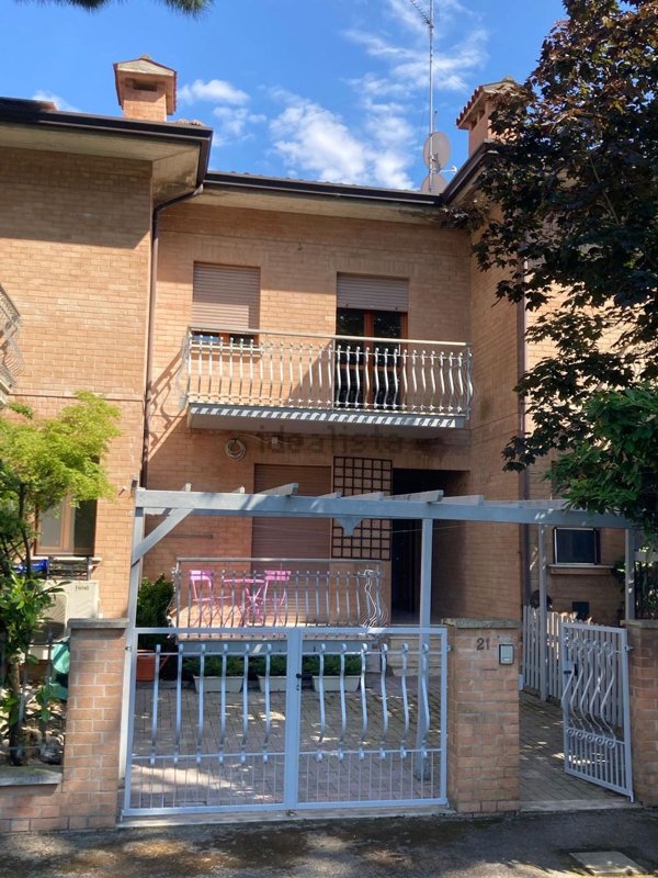 casa indipendente in vendita a Ferrara in zona Centro Storico