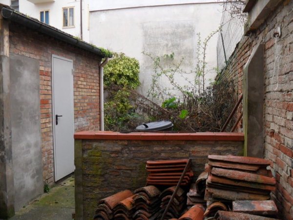 casa indipendente in vendita a Ferrara in zona Centro Storico