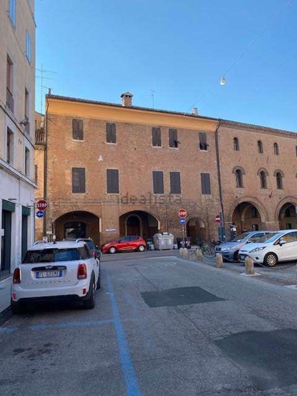 appartamento in vendita a Ferrara in zona Centro Storico