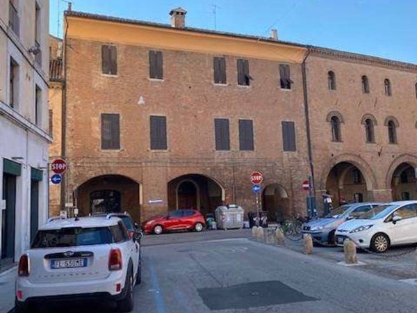 appartamento in vendita a Ferrara in zona Centro Storico