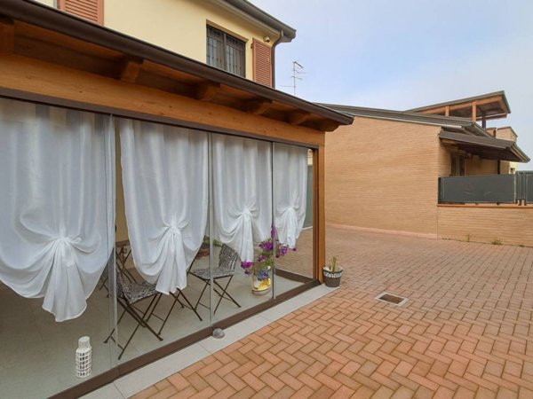 casa indipendente in vendita a Ferrara in zona Centro Storico