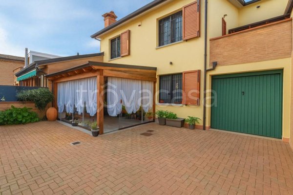 casa indipendente in vendita a Ferrara in zona Centro Storico