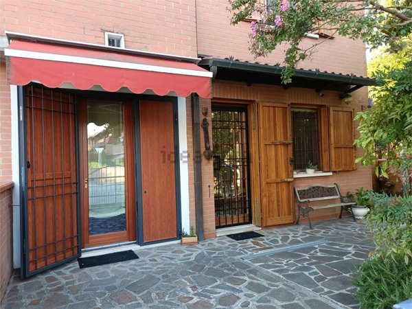 casa indipendente in vendita a Ferrara