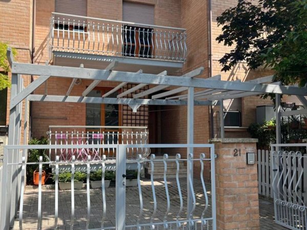 casa indipendente in vendita a Ferrara in zona Centro Storico