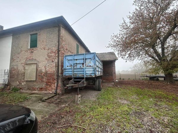 casa indipendente in vendita a Ferrara in zona Marrara