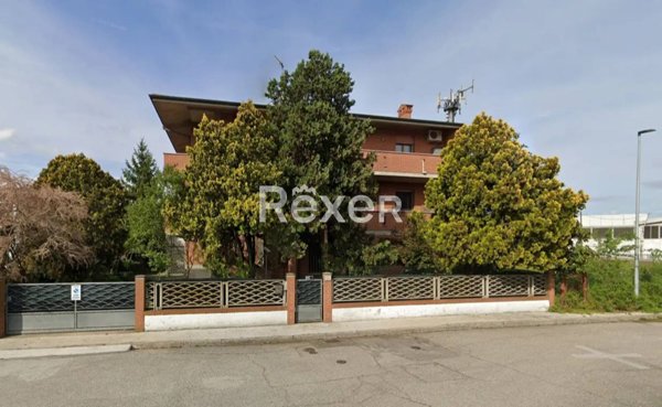 casa indipendente in vendita a Ferrara