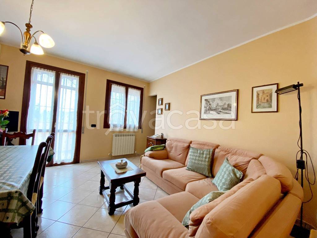 casa indipendente in vendita a Ferrara in zona Quartesana