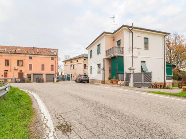 casa indipendente in vendita a Ferrara in zona Marrara