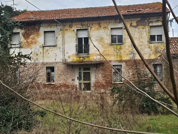 casa indipendente in vendita a Ferrara in zona Marrara