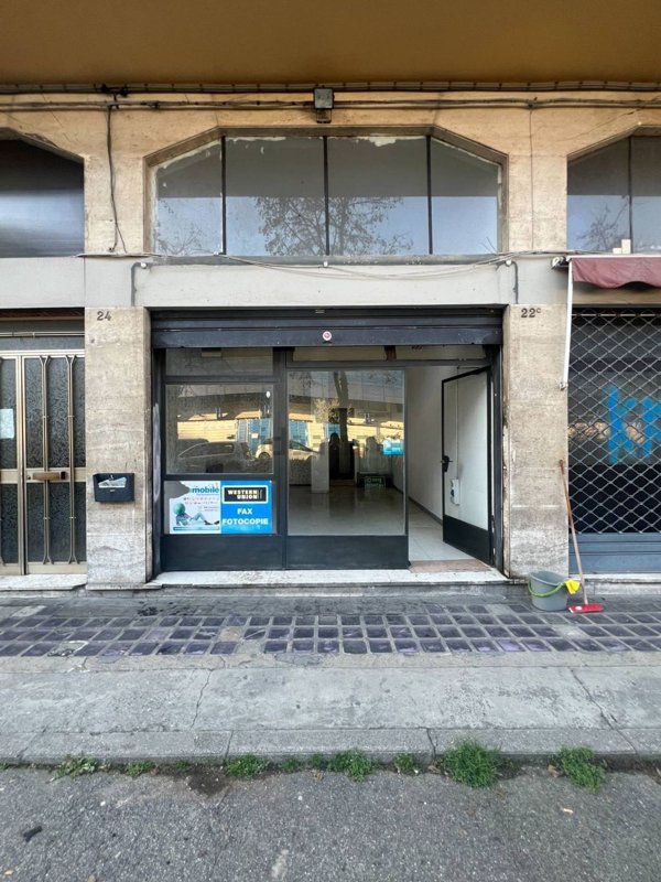 locale commerciale in vendita a Ferrara