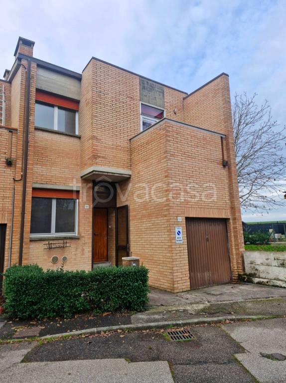 casa indipendente in vendita a Ferrara in zona Francolino