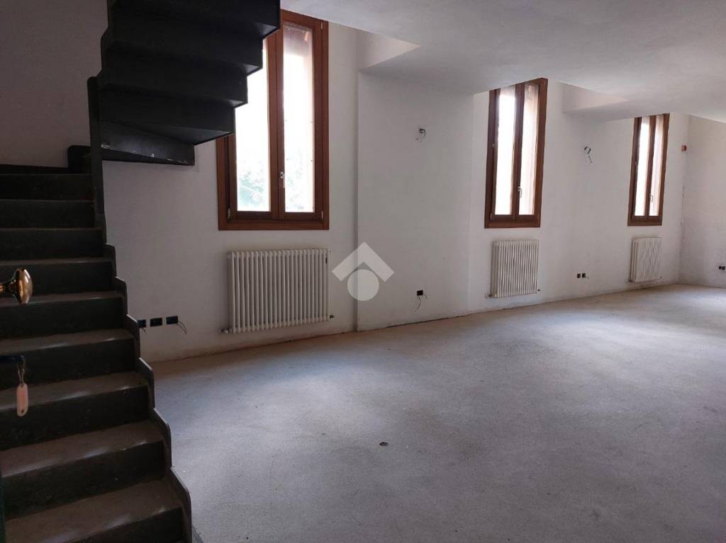appartamento in vendita a Ferrara in zona Centro Storico