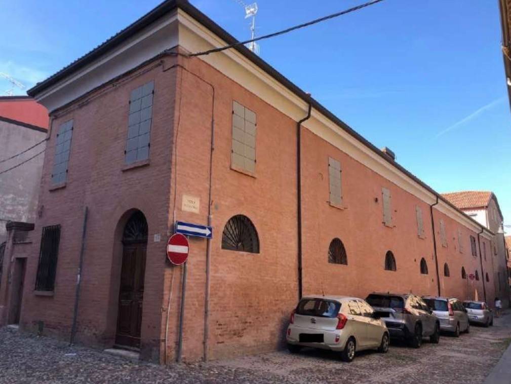 casa indipendente in vendita a Ferrara in zona Centro Storico