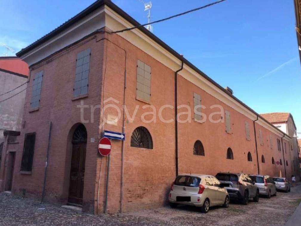 casa indipendente in vendita a Ferrara in zona Centro Storico