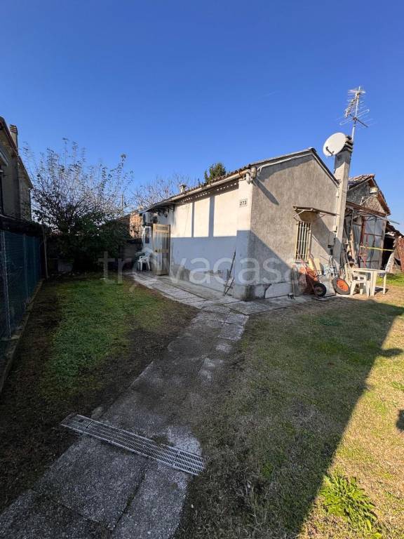 casa indipendente in vendita a Ferrara in zona Casaglia