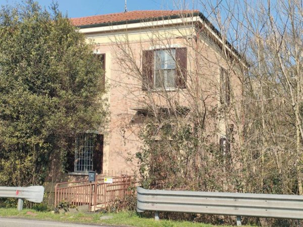 casa indipendente in vendita a Ferrara