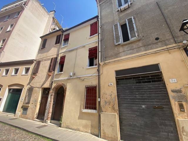 casa indipendente in vendita a Ferrara in zona Centro Storico