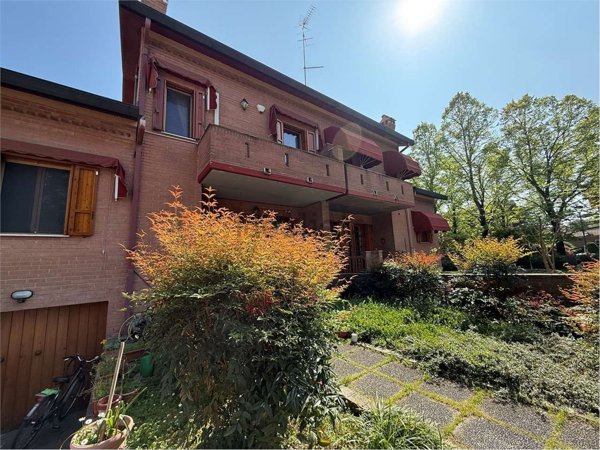 casa indipendente in vendita a Ferrara