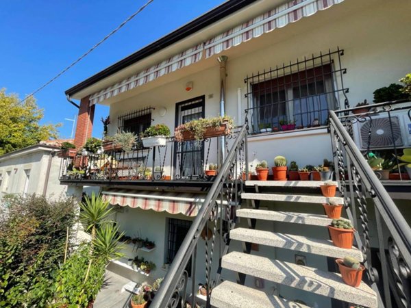 casa indipendente in vendita a Ferrara in zona Marrara