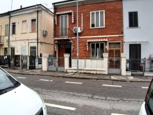 casa indipendente in vendita a Ferrara