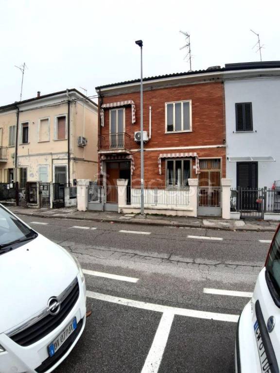 casa indipendente in vendita a Ferrara
