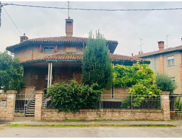 casa indipendente in vendita a Ferrara