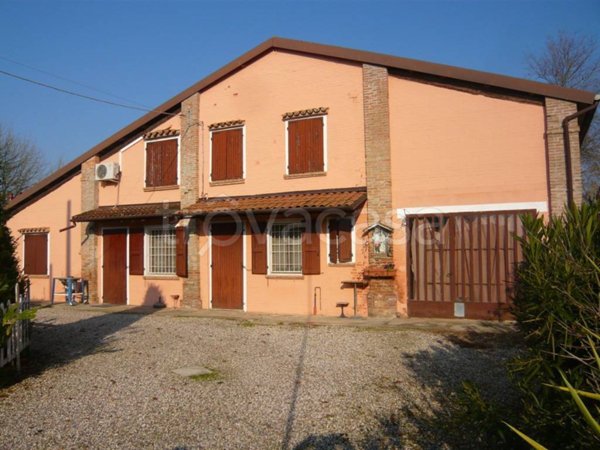 casa indipendente in vendita a Ferrara in zona Contrapò