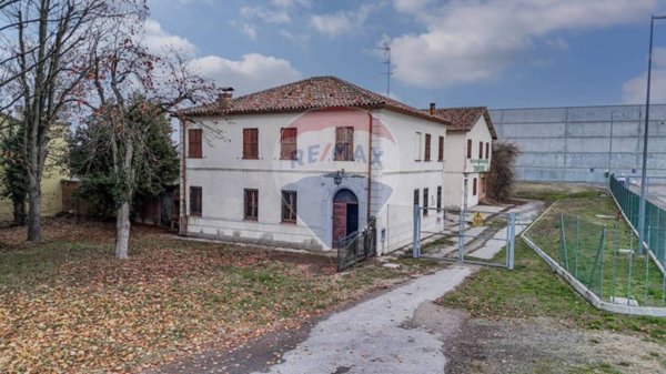 casa indipendente in vendita a Ferrara