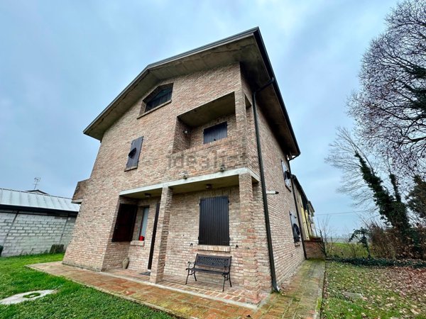 casa indipendente in vendita a Ferrara in zona Viconovo