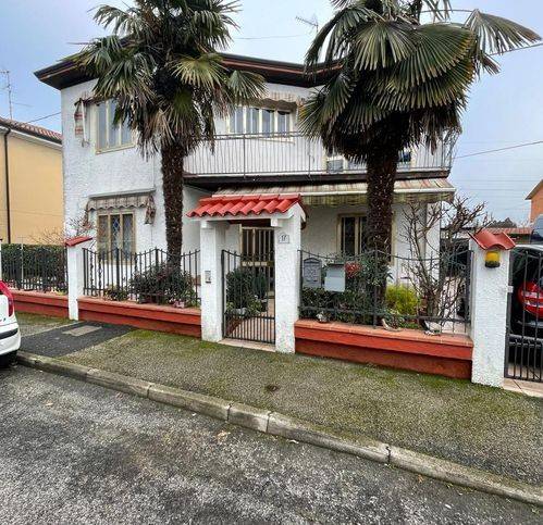 casa indipendente in vendita a Ferrara in zona Porotto / Cassana