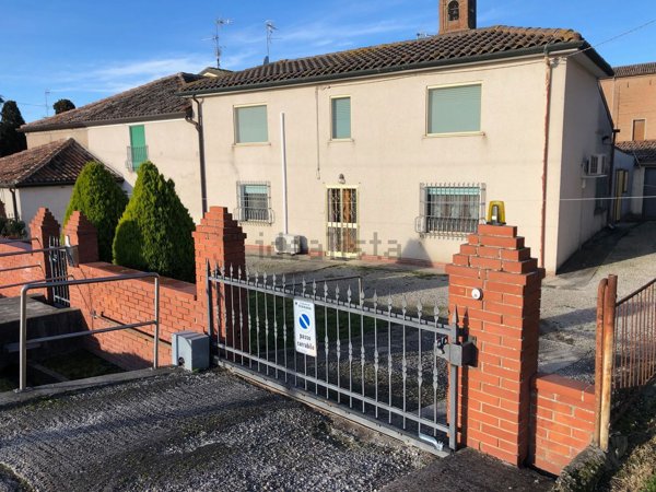 casa indipendente in vendita a Ferrara in zona Albarea