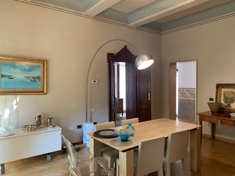 casa indipendente in vendita a Ferrara in zona Centro Storico