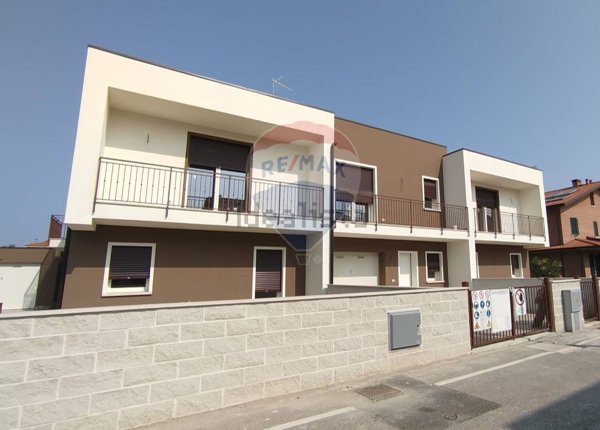 casa indipendente in vendita a Ferrara