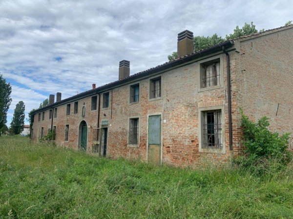 casa indipendente in vendita a Ferrara in zona Baura