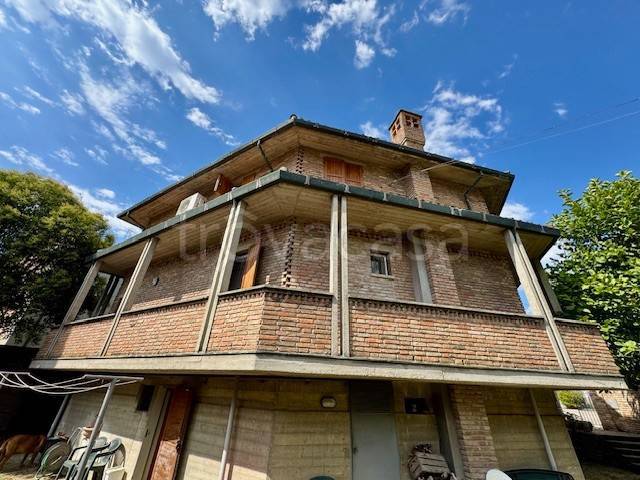 casa indipendente in vendita a Ferrara