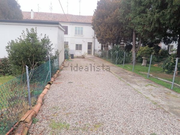 casa indipendente in vendita a Ferrara