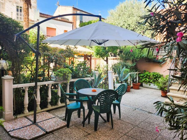 casa indipendente in vendita a Ferrara in zona Centro Storico