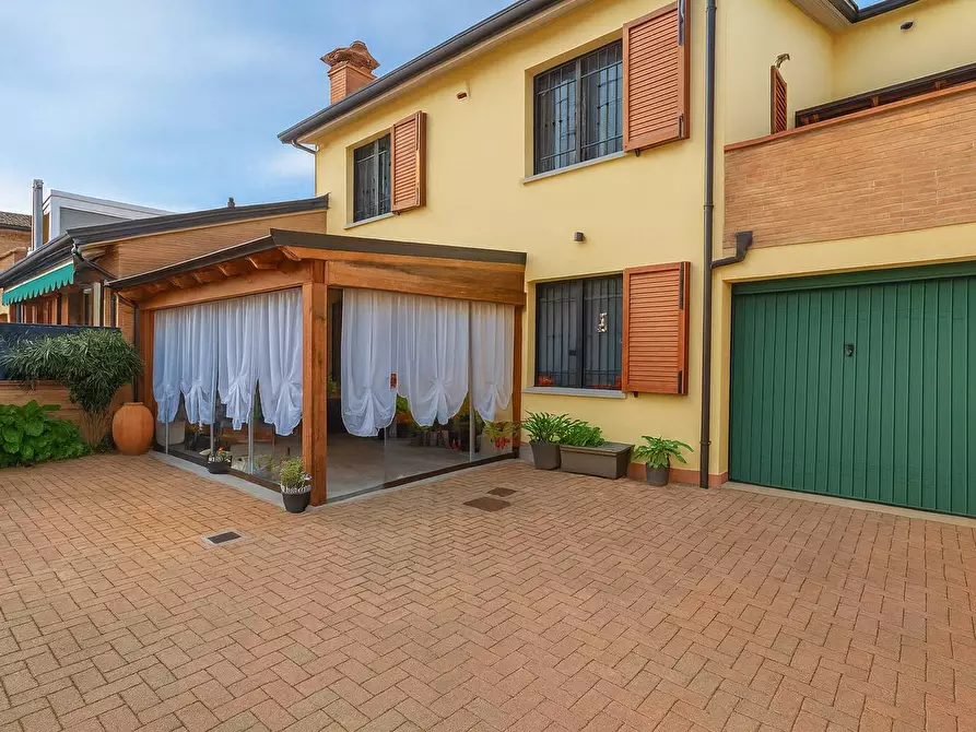 casa indipendente in vendita a Ferrara in zona Centro Storico