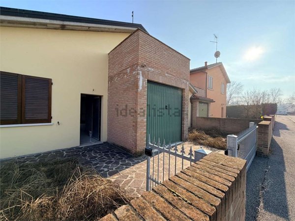 casa indipendente in vendita a Ferrara in zona Centro Storico